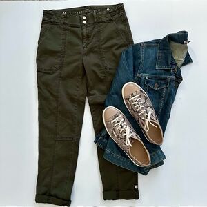 Pret-A-Pedi Mid-Rise White House Black Market Utility Cropped Ankle Pants